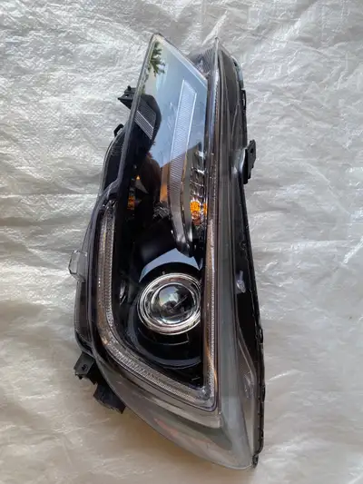 2019 2020 2021 2022 SUBARU ASCENT LH DRIVER HEADLIGHTS HEADLAMPS OEM Pickup Innisfil Call 416-837-83...