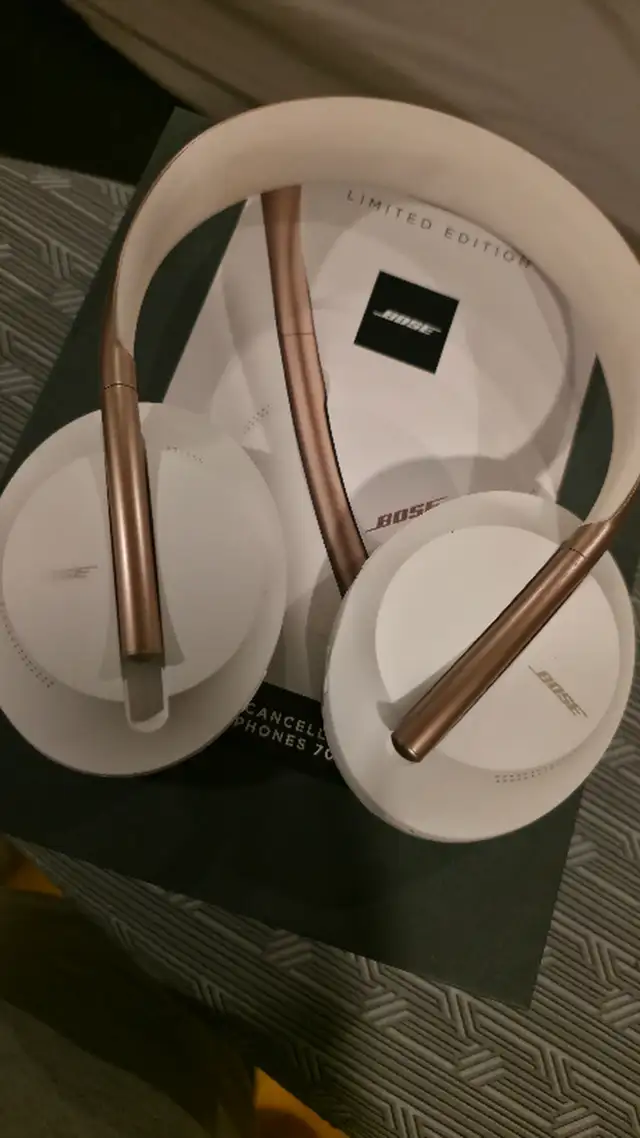 Bose Noise Cancelling Headphones 700, Limited edition Soapstone64750348965121121