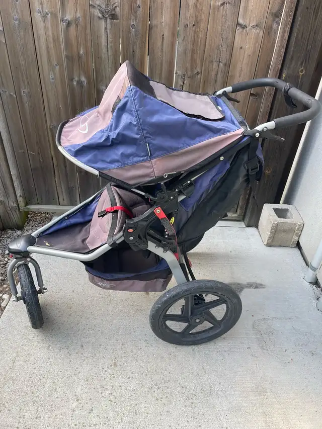 BOB stroller in Strollers, Carriers & Car Seats in Hamilton - Image 3