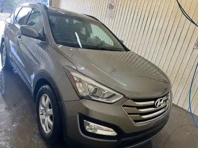 Hyundai Santa Fe Sport 2013 AWD confortable et idéal pour un usage quotidien ou familial Modèle : Hy...