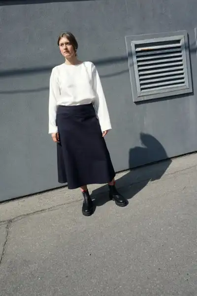 Excellent used condition, like new. SOFIE D'HOORE Seurat skirt in navy blue, structured cotton weave...