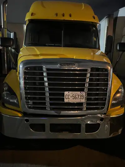 2016 freightliner cascadia Comes with safety 808100km low kilometres Very good condition
