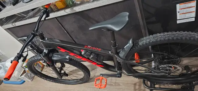 2022 Trek Roscoe 8 Medium - Like New in Mountain in Burnaby/New Westminster - Image 5