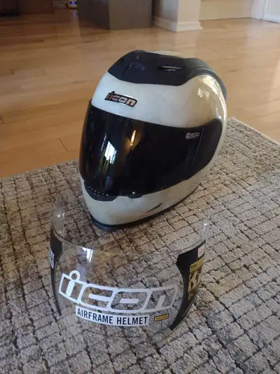 Size medium, fit more like a small Small crack in the top plastic part that got fixed Reflected in t...