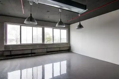 CONDO COMMERCIAL A LOUER - A louer espace de bureau à air ouvert. Local récemment rénové et très écl...