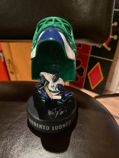 1) ***SOLD - Mini Goalie Mask on Puck / Roberto Luongo autographed (Vancouver Canucks) 2) Mini Hocke...