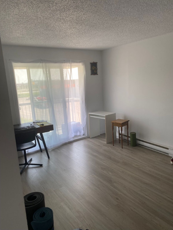 Appartement à louer 3 1/2 Grand 900; inclus. Locations