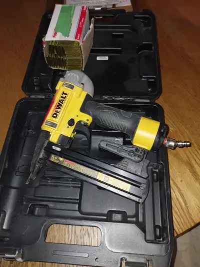 Brocheuse Dewalt DWFP1838 18ga