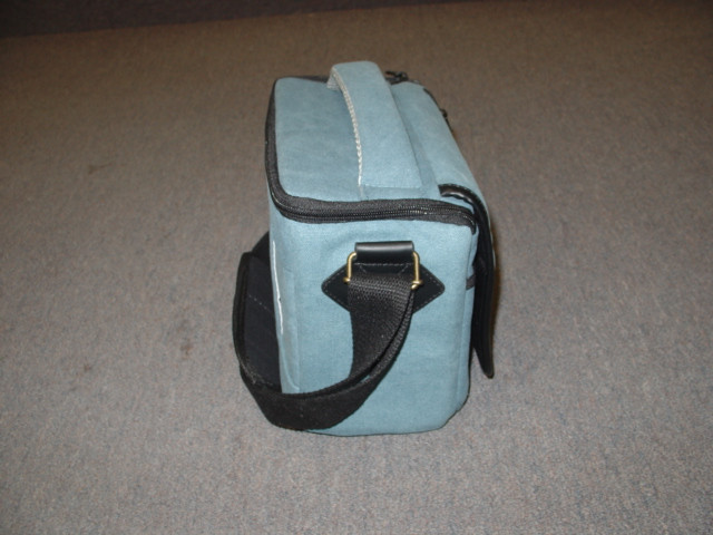 New Blue Professional Camera Carrying Case Bag in Cameras & Camcorders in Markham / York Region - Image 3