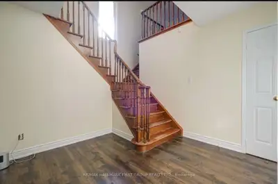 1 (Master size) Private Room available in detached, spacious, well maintained house (Upper Level onl...