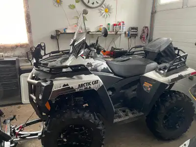 Arctic Cat 600 Black Hill Edition excellent condition, only 1700 km, optional accessories included a...