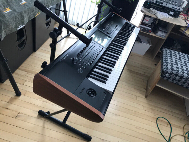 Korg Kronos 73 Notes Workstation Synthétiseur Like New dans Pianos et claviers  à Lac-Saint-Jean