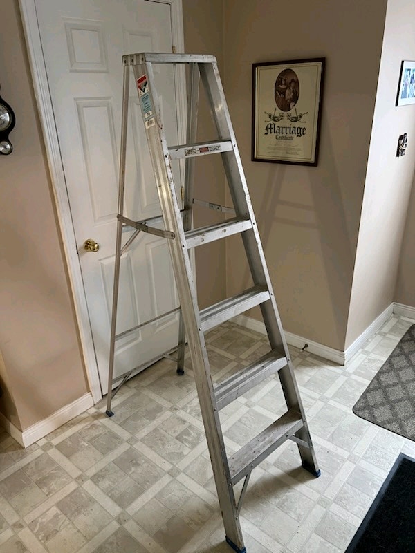 6 foot aluminum step ladder Grade 3 Ladders & Scaffolding