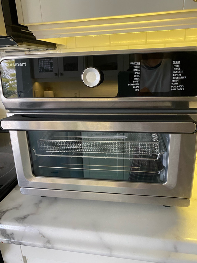 Cuisinart Air Fryer/Toaster Oven in Toasters & Toaster Ovens in Cambridge
