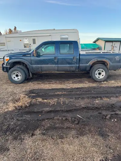 2015 f250 superduty 6.2 gas , 339,000 kms runs and drives great. Power windows locks air tilt cruise...