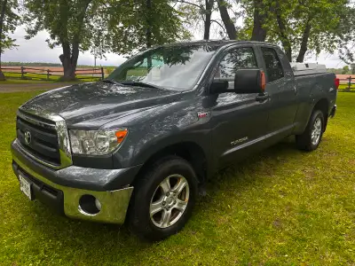 2011 Toyota Tundra Double Cab 5.7L V8 4x4 SR5 Tow Package w/ trailer break controller 252,000 Miles...