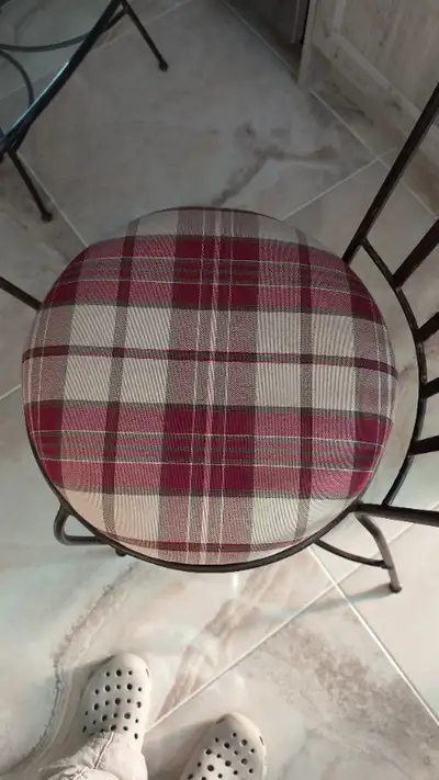 Ensemble de salle a manger vitre ronde et 4 chaises, View more