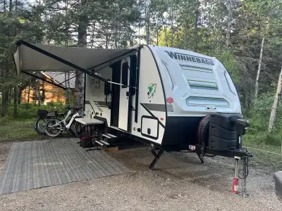 Selling our 2022 Winnebago micro Minnie flx. The flx model is a perfect off grid camper. It features...