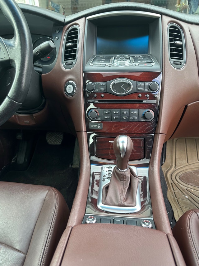 2010 Infiniti EX35 AWD JOURNEY Low KM & Premium Leather Interior — photo 2