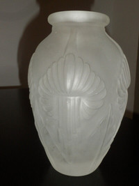 Vase en verre satin Art Déco par Pierre D'Avesn, 1925