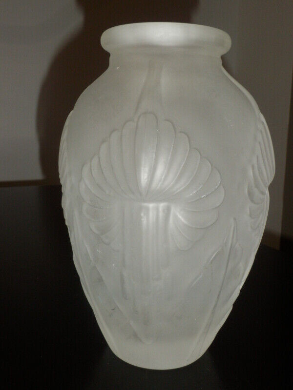 Vase en verre satin Art Déco par Pierre D'Avesn, 1925 dans Art et objets de collection  à Longueuil/Rive Sud