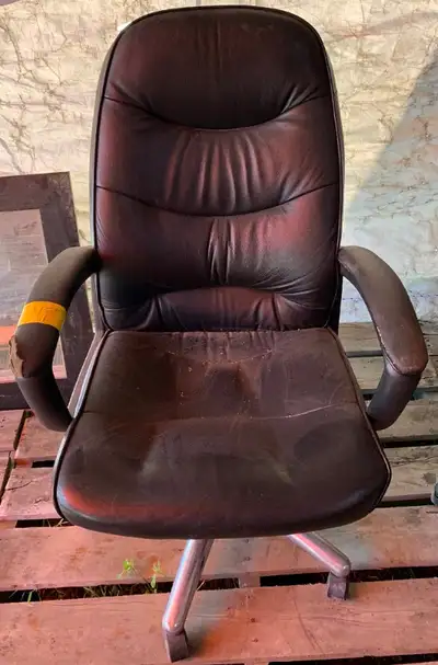 Located in Ardrossan, Alberta, but willing to meet at either the Capilano McDonalds in southeast Edm...