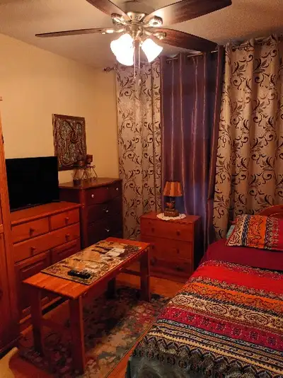 Nice,clean room-Etobicoke-West Mall and Bloor