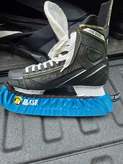 New skates, used 1 time, never baked, comes with premium skate guards Size 10 mens $60 firm Text or...