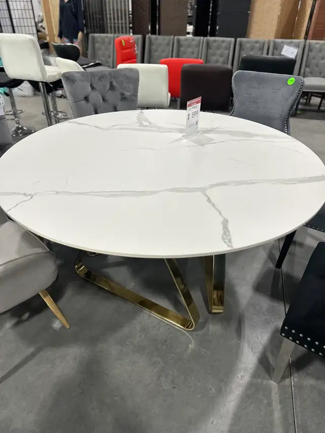 Round Dining Table in Dining Tables & Sets in Calgary - Image 3