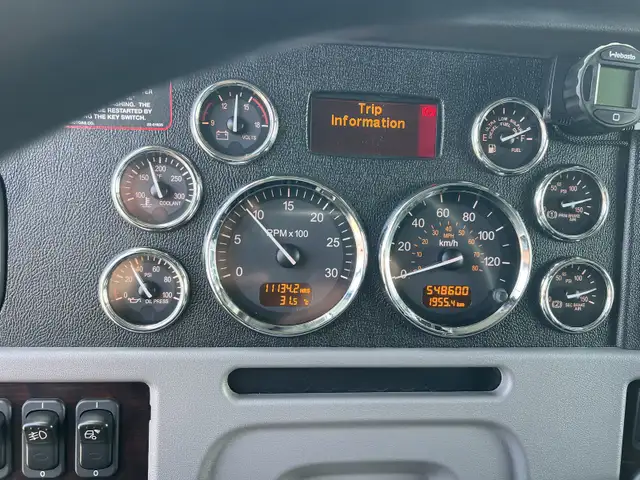 389 Peterbilt  in Heavy Trucks in Lethbridge - Image 10