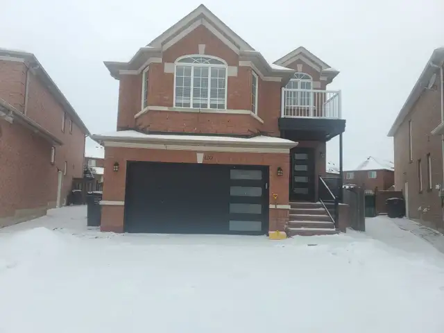 House for Rent in Brampton -3 Bedrooms, Family & Living Rooms