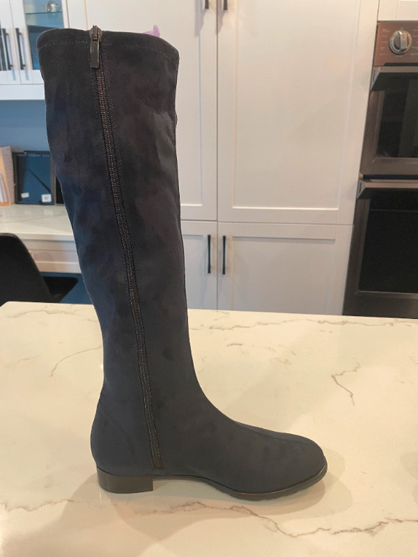 Ron White Navy Stretch Eco Suede Boot Size Euro 38/US 7.5/8 NEW in Women's - Shoes in Markham / York Region