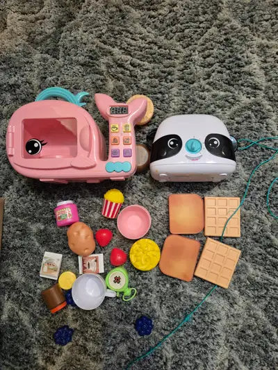 TOY TOASTER AND MICROWAVE BATTERY OPERATED WITH ACCESSORIES, View more