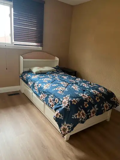 Room for rent in Thornhill