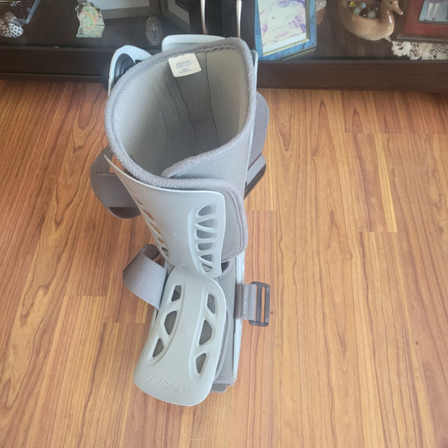 Aircast boot in Health & Special Needs in Whitehorse
