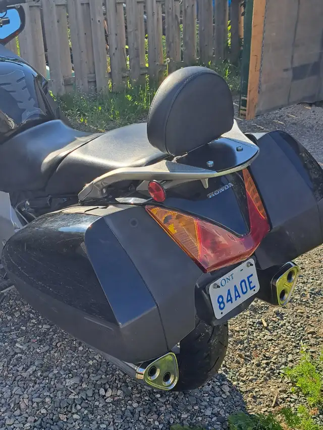 2006 Honda ST1300 in Sport Touring in Timmins - Image 5