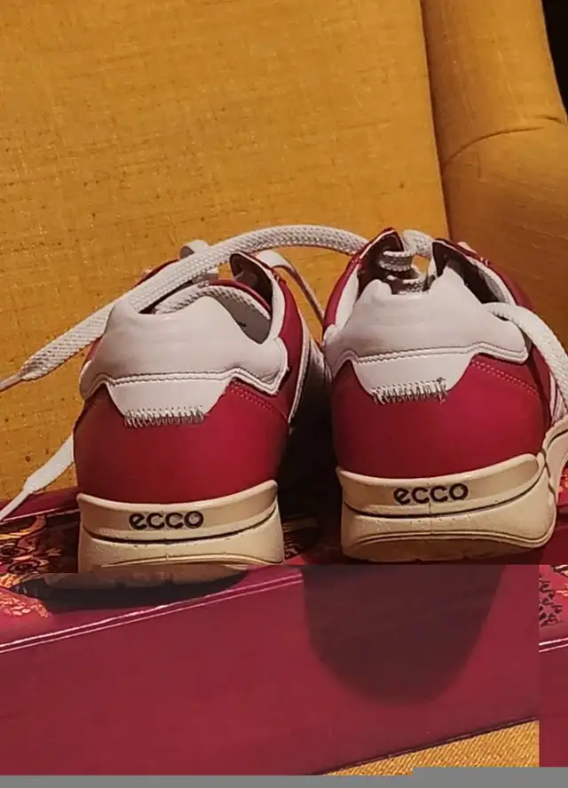 Ecco women's sneakers in Women's - Shoes in City of Toronto - Image 3