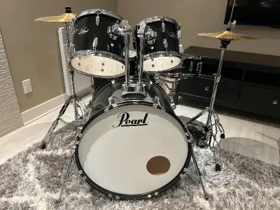 Pearl Roadshow junior complete drum kit including seat . For beginner drummers all in one. New drum...