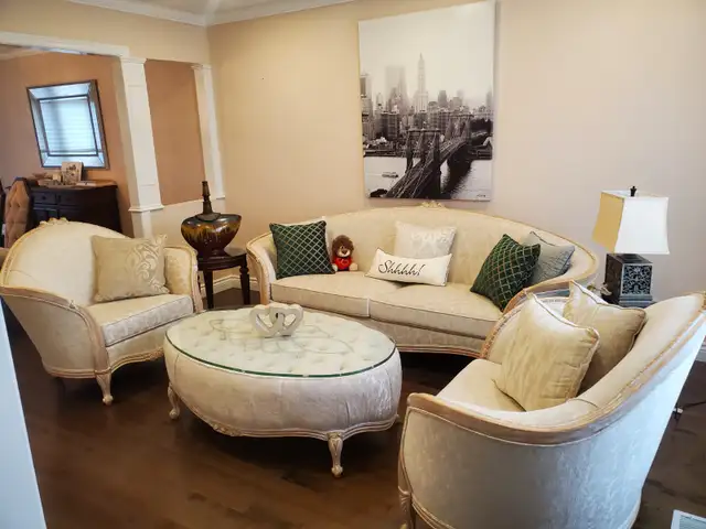 HIGH CLASS 4 PEICE SOFA SET in Couches & Futons in Hamilton - Image 4