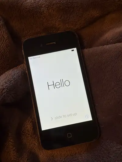 Apple iPhone 4s in black, no charger. The phone is reset and unlocked, just trying to find it a pote...