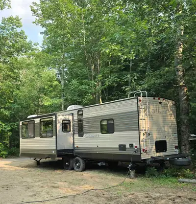 Roulotte Cherokee Forest River 274RK limited, View more