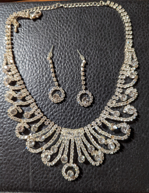 NEW Wedding Jewelry Sets Earrings Round Crystal Necklace Set dans Bijoux et montres  à Laval/Rive Nord