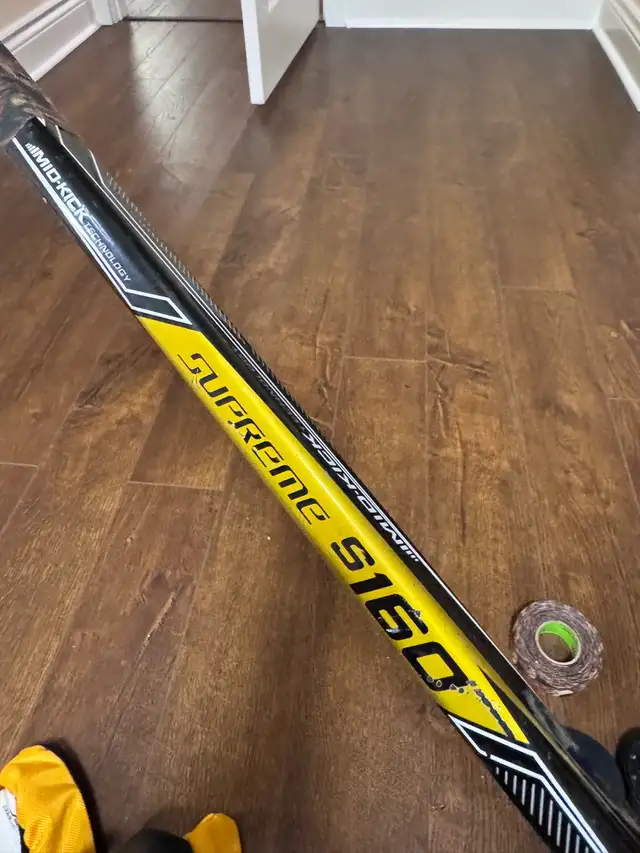 Bauer Supreme S160 Hockey Stick in Hockey in Markham / York Region - Image 3