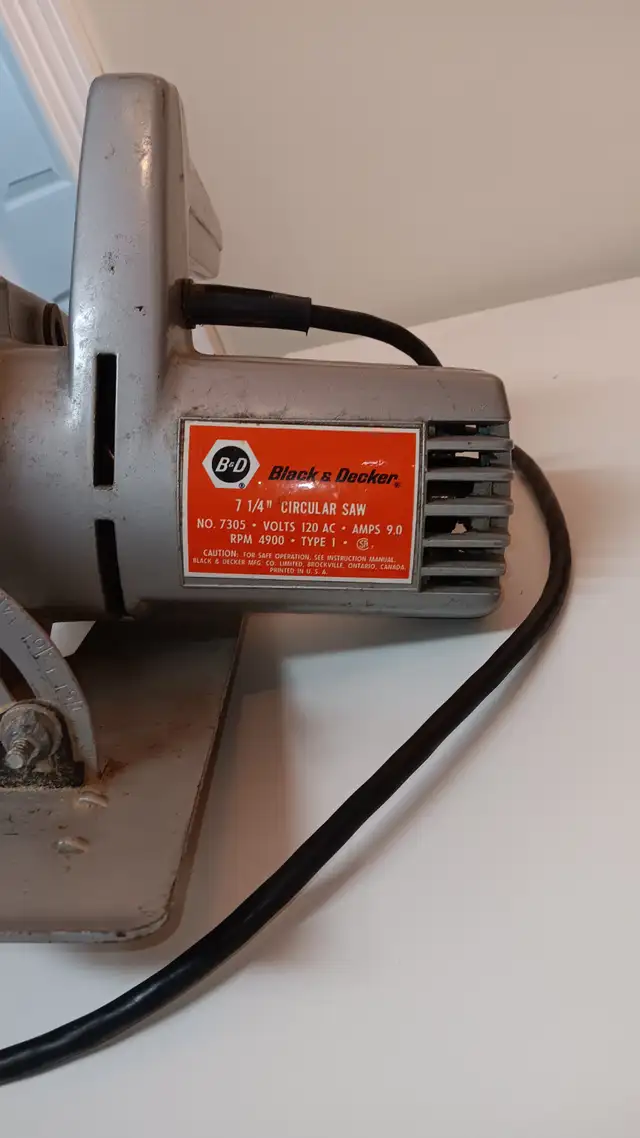 Black and Decker 7305 Circular saw 7-1/4" blade in Power Tools in Oshawa / Durham Region - Image 3
