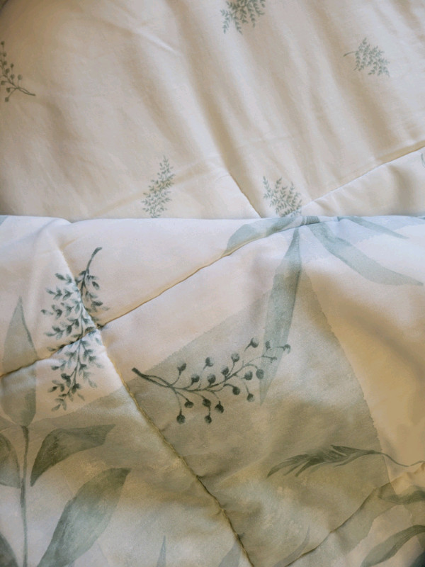 Queen size bedspread Bedding Edmonton Kijiji