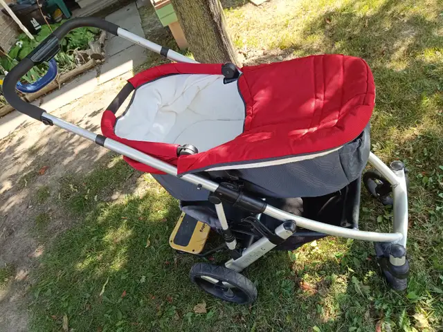 Uppababy Vista Stroller with Bassinet - Clean, Perfect Condition in Strollers, Carriers & Car Seats in City of Toronto - Image 7