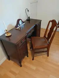 Antiquité meubles: Bureau/pupitre/vanité salle de bain + chaise