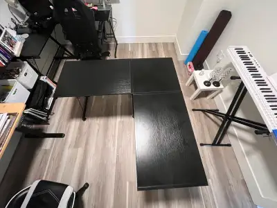 This L-shaped black desk is perfect for creating a dynamic workspace in your home or office, offerin...