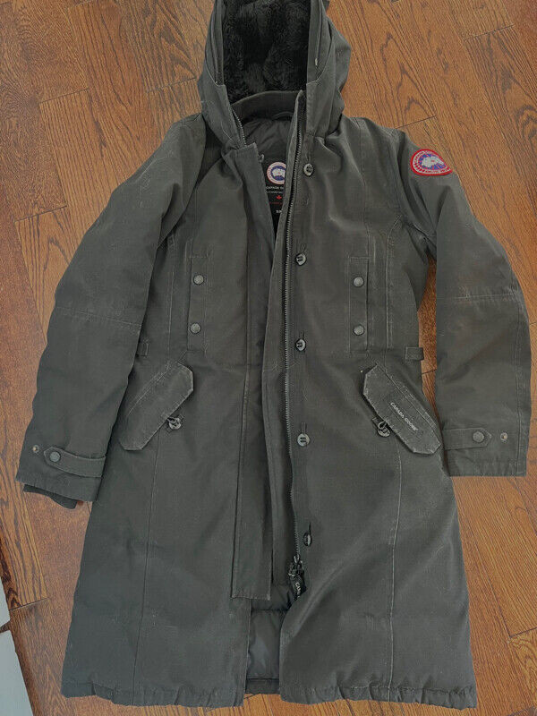Canada Goose Black Jacket - Small, black in Women's - Tops & Outerwear in City of Toronto - Image 3