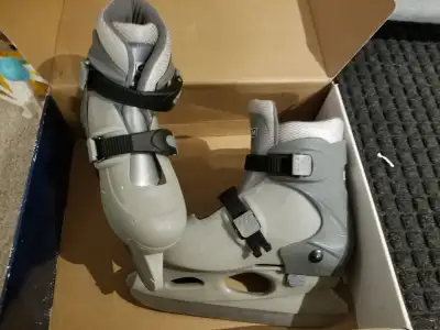 Ice skates for kids CCM adjustable size 12,13,1, View more